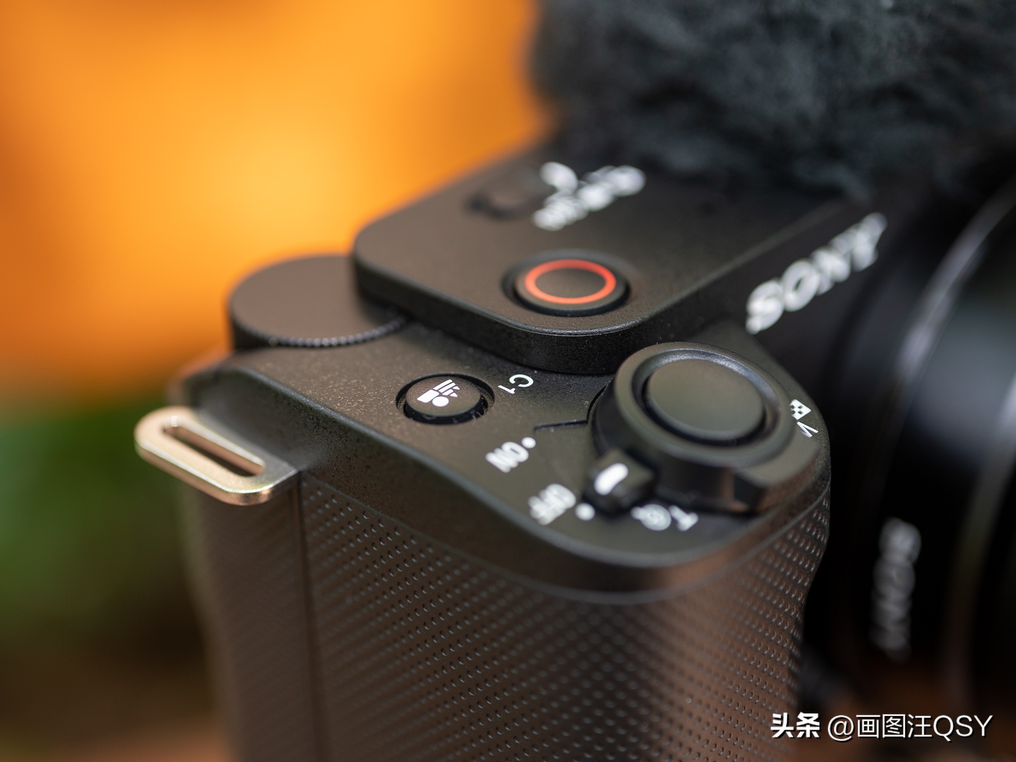 技术不够装备来凑，索尼ZV-E1真定位新手？Vlog初学者心得分享