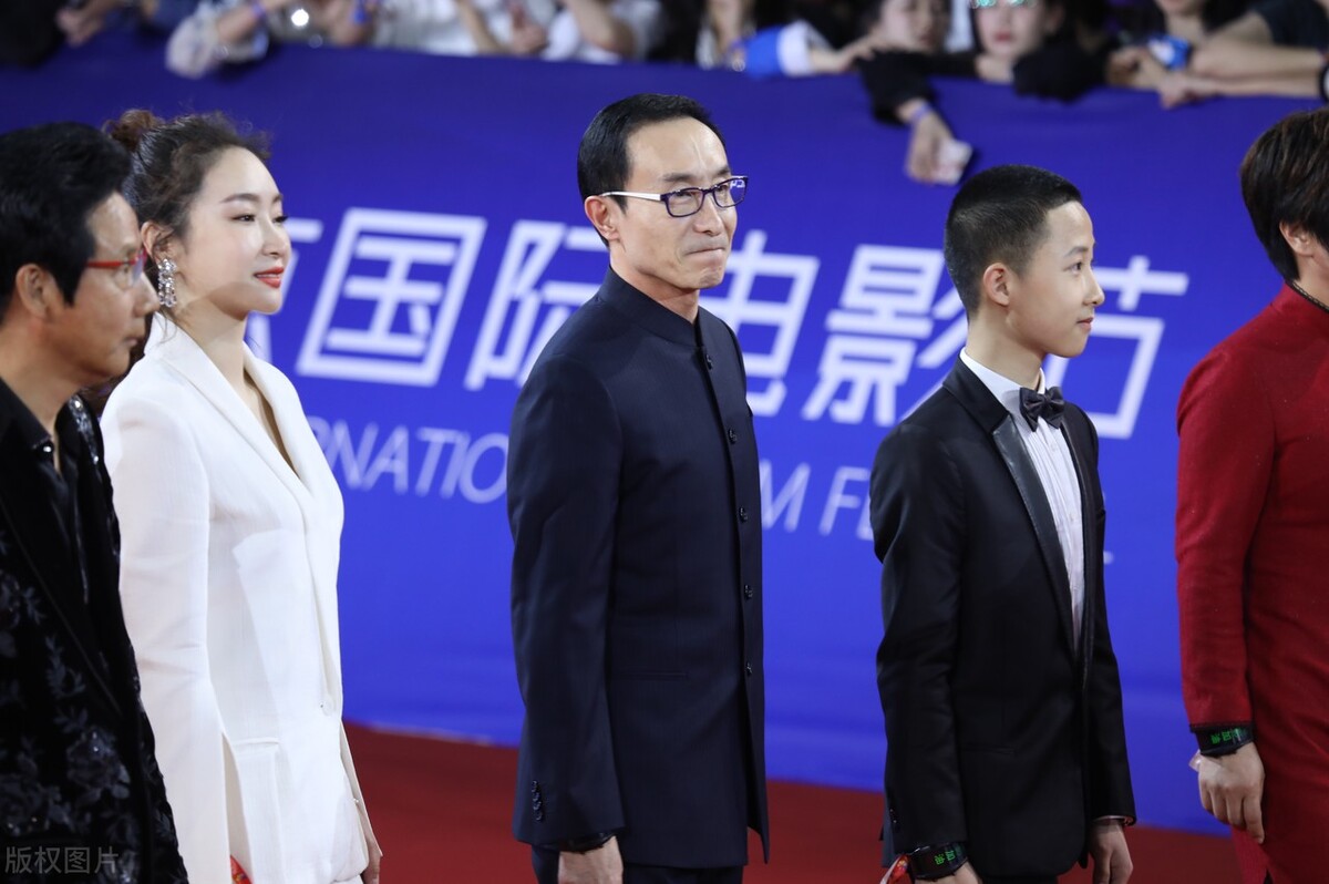 冯潇霆调侃足球视频,前国足队长冯潇霆暗讽巩汉林