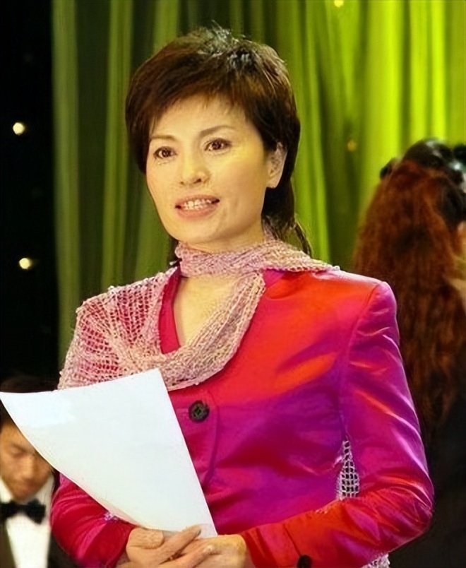 央视主持人李瑞英现在怎么样,央视新闻主播李瑞英个人简历