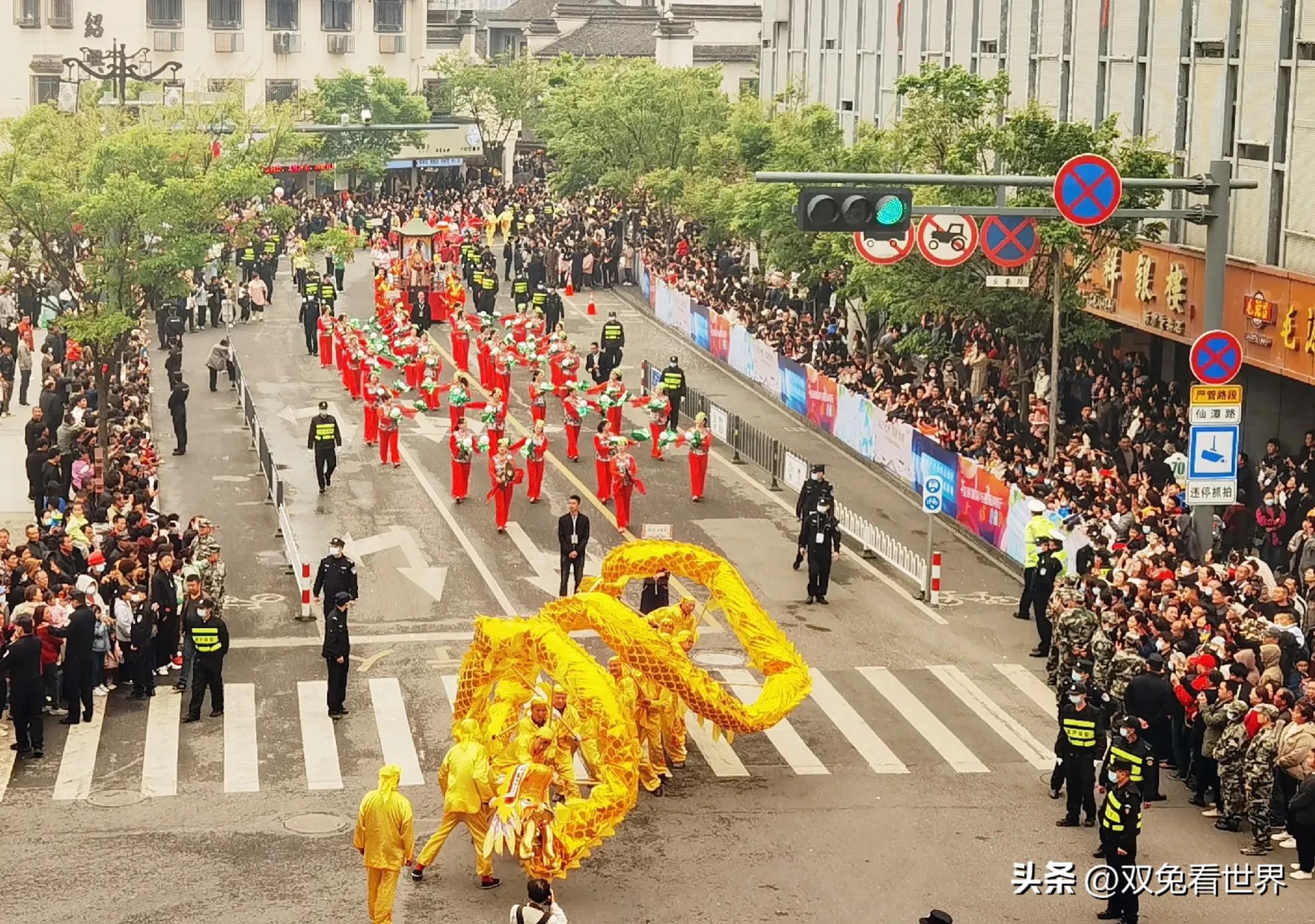清明节游新市古镇,恰逢蚕花庙会
