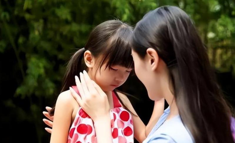 初中的女儿被同学孤立父母怎么做,女孩小学被孤立家长应该怎么做