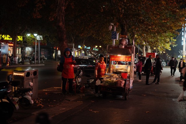 普通人怎么从摆摊赚到人生的100万,年轻人摆摊是如何月入过万的