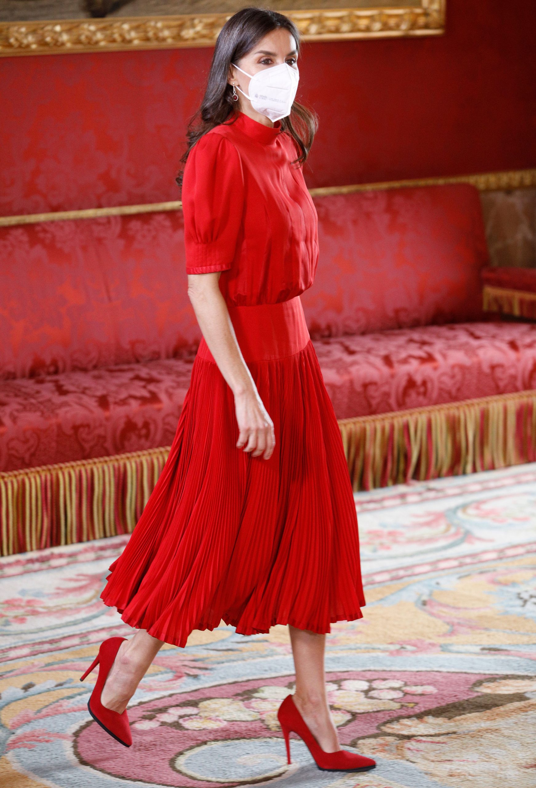 莱后年度第3次穿婆婆旧衣，这是穷到买不起新衣服，还是节俭入骨