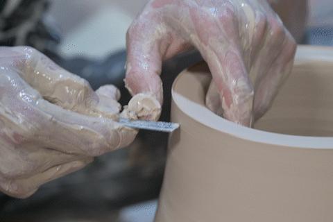 景德镇所有的东西都跟瓷器有关系,景德镇的陶瓷在窑里