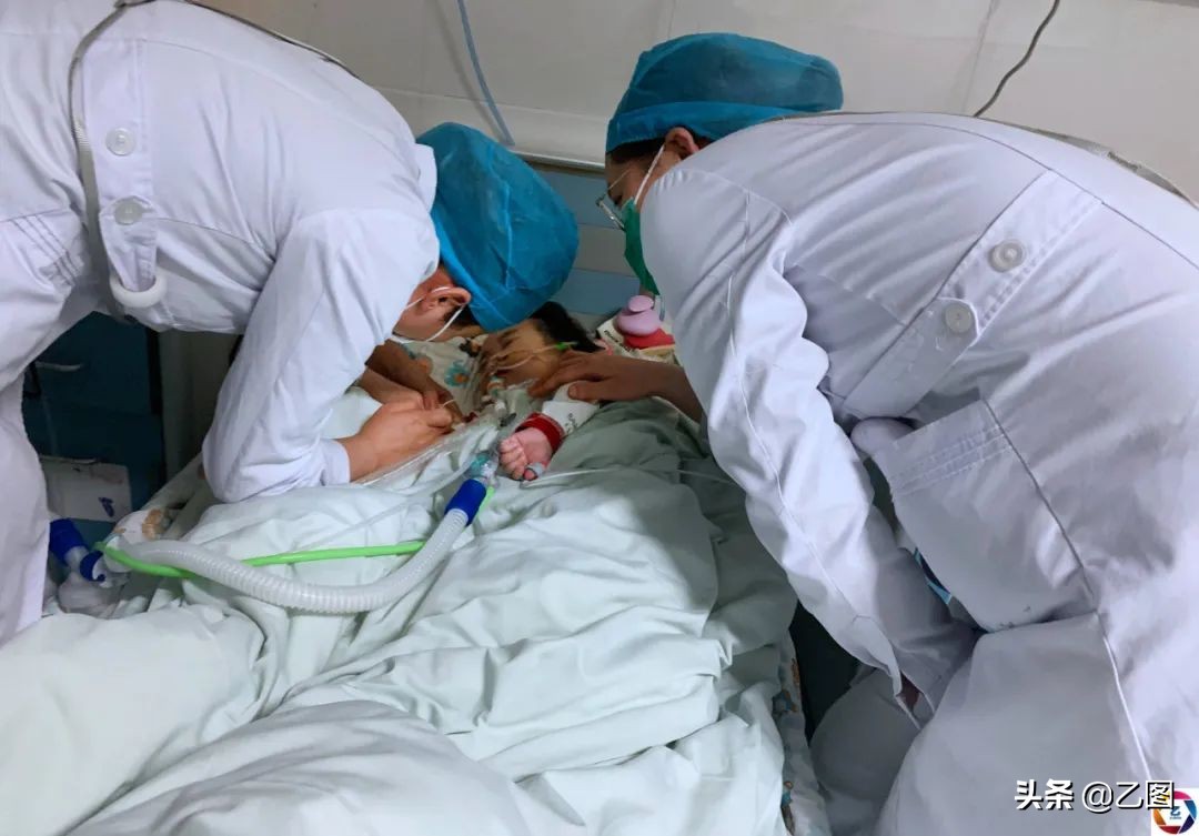 二宝4个月突然不会动弹,二宝四个月突然不会动弹