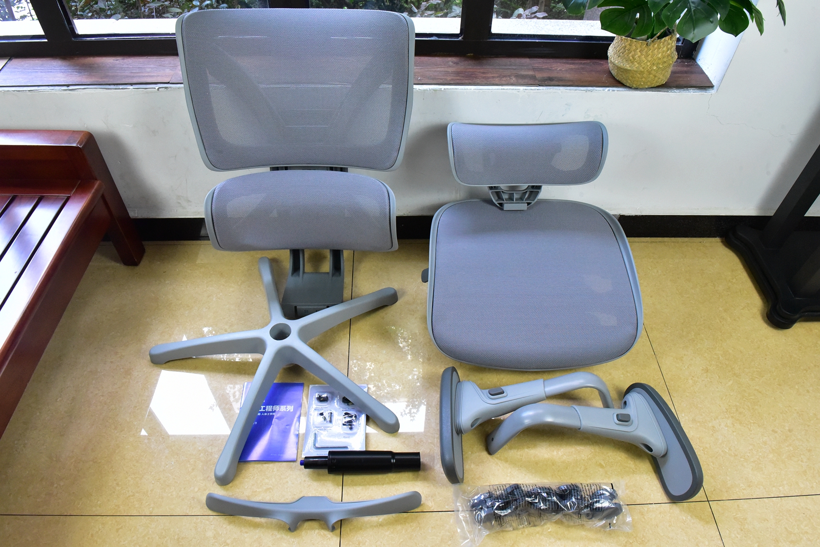 这是一把将护腰做到极致的人体工学椅，网易严选工程师系列体验