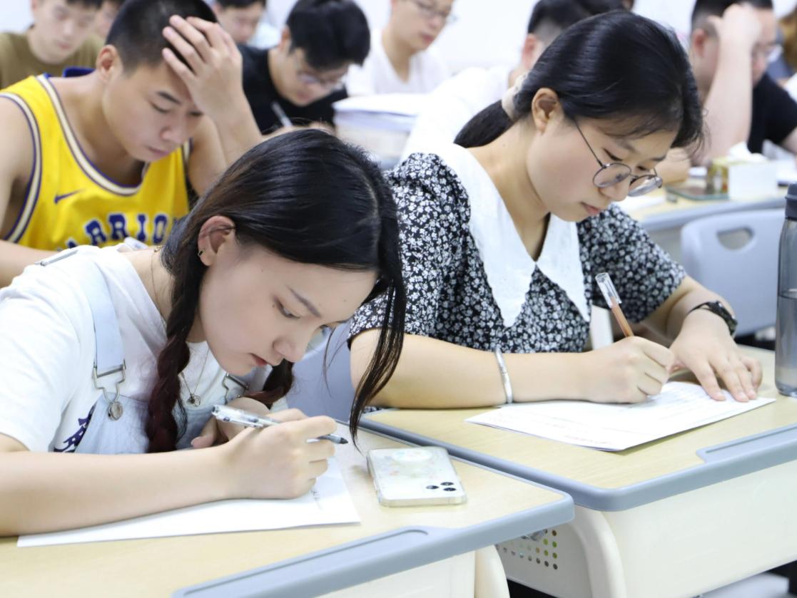 专升本的本科和四年制本科一样吗,3+2专升本和本科毕业区别是什么