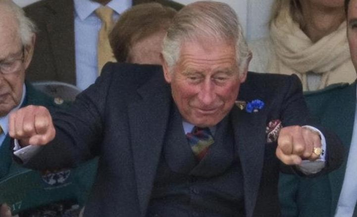 查尔斯怀念菲利普亲王,英国国王查尔斯悼念父亲