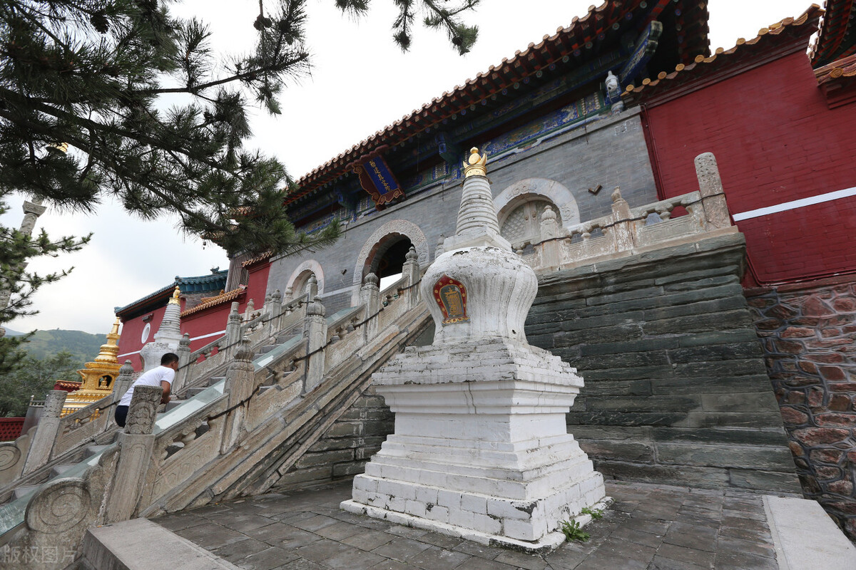 关于名山美景的诗句,名山大川诗十首