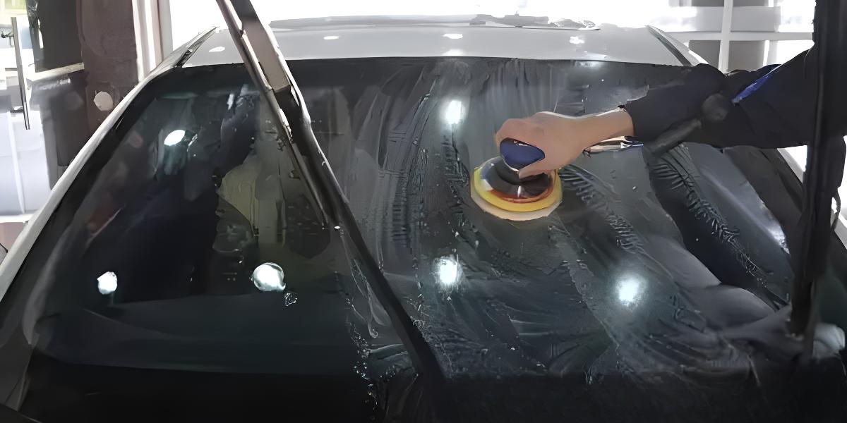 汽车前挡风玻璃油膜怎样去除,汽车前挡风玻璃去除油膜的小技巧