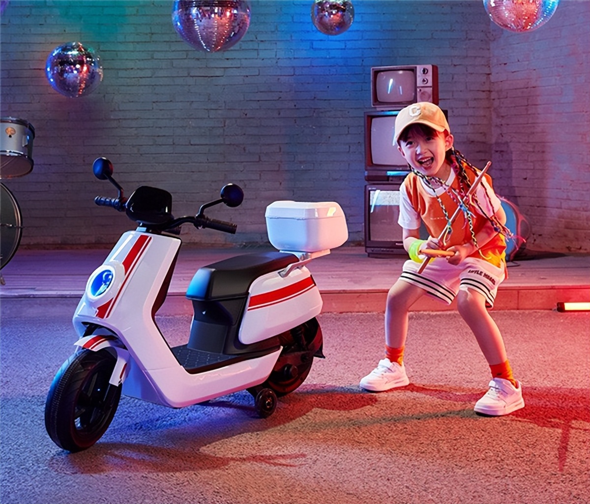 小牛mini版的两轮电动车开售；曝华为Mate50全系4G配5G通信壳