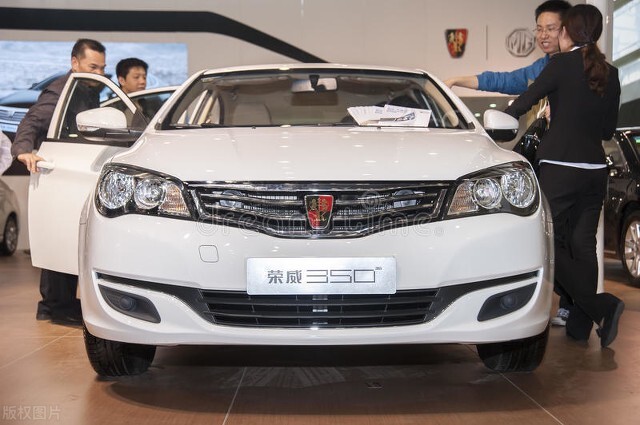 二手便宜老车值不值得翻新,两万块钱买什么二手车年限近的