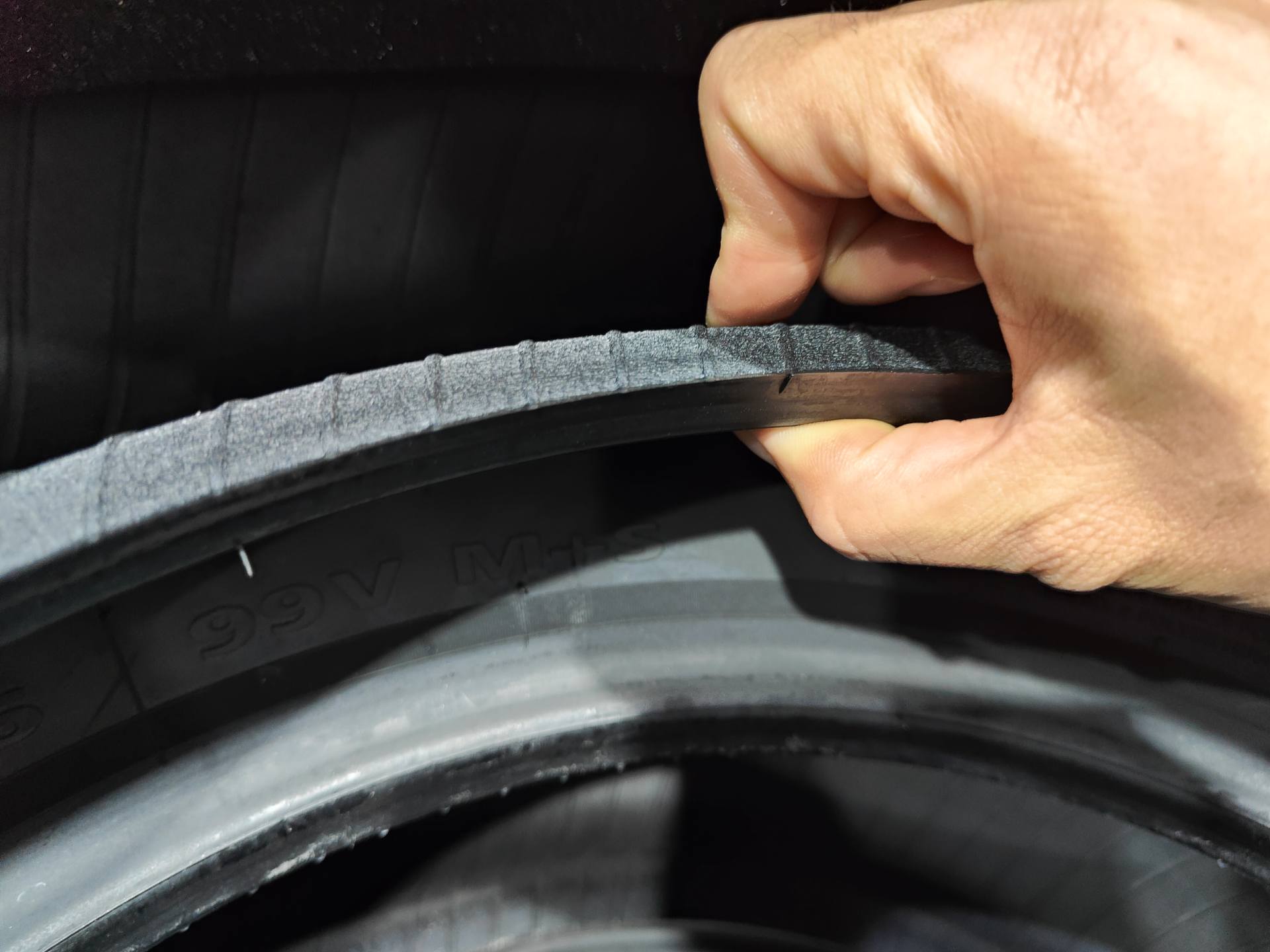 雷神跟马牌哪个更静音,雷神静悦轮胎对比马牌mc5