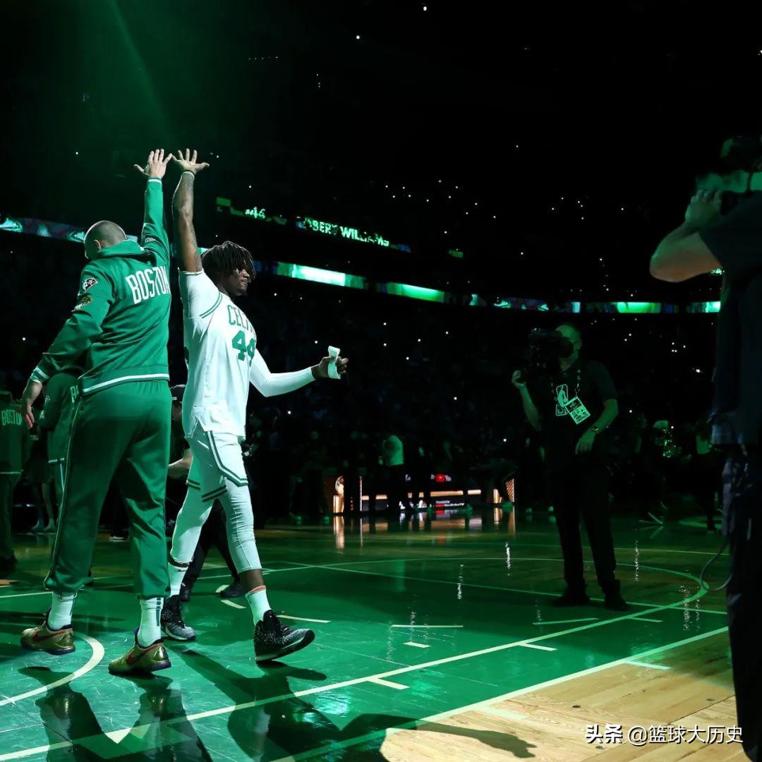 硬汉！半月板撕裂还在打！他赌上了自己的生涯