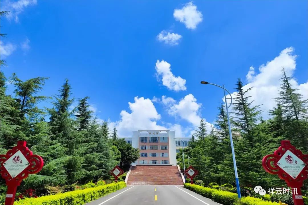 传承红色精神争做时代楷模,传承红色基因争做新时代标兵