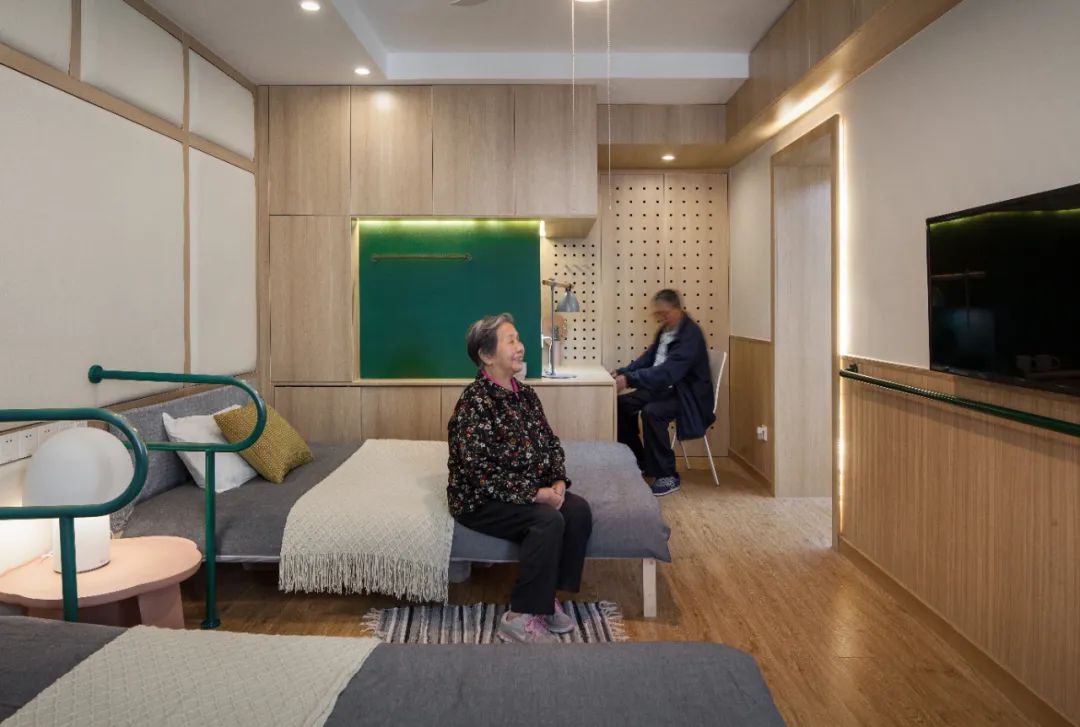 家里老人摔倒该怎么办,家里老人跌倒了买什么东西比较好