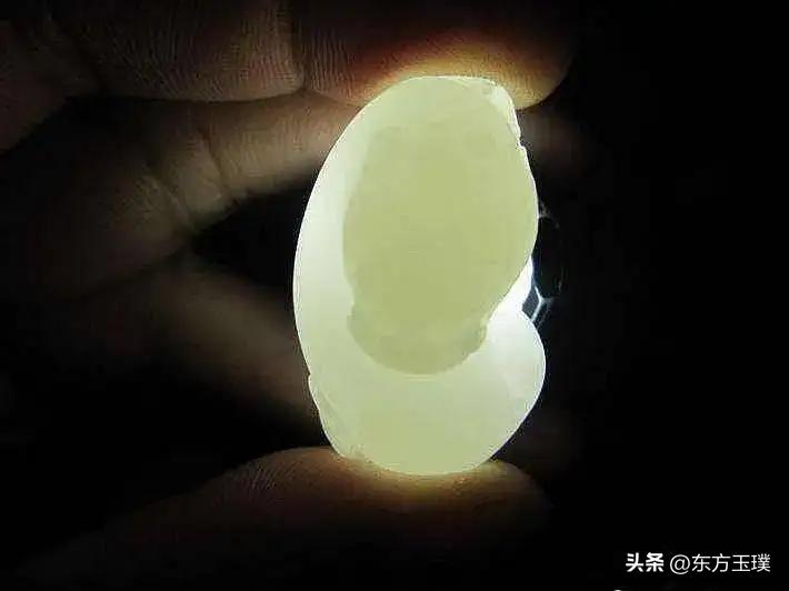 怎样辨别翡翠玉的真假和好坏,用灯照玉怎么鉴别真假
