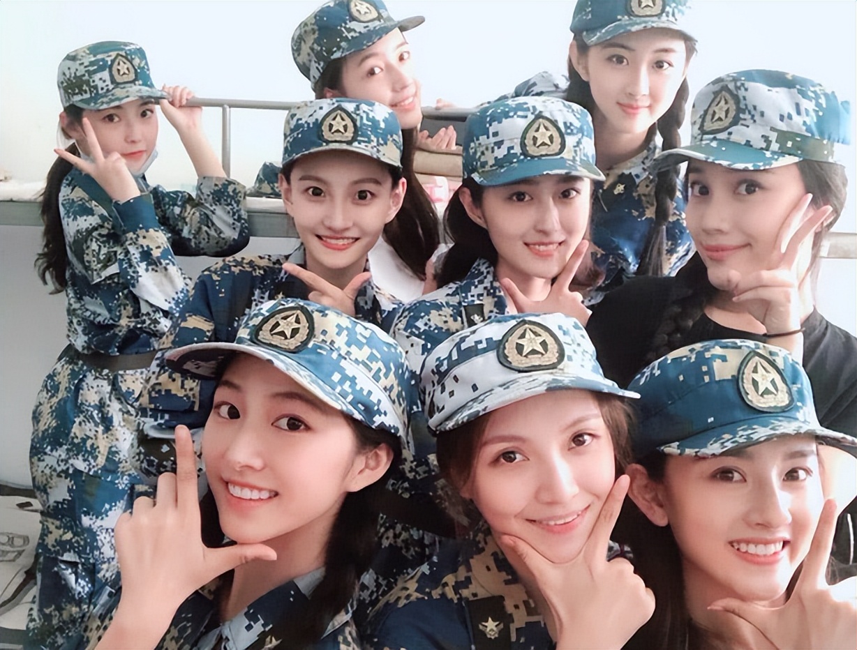 军训时教官逼学员喝烟灰水后续,校园回应教官逼学校喝烟灰水