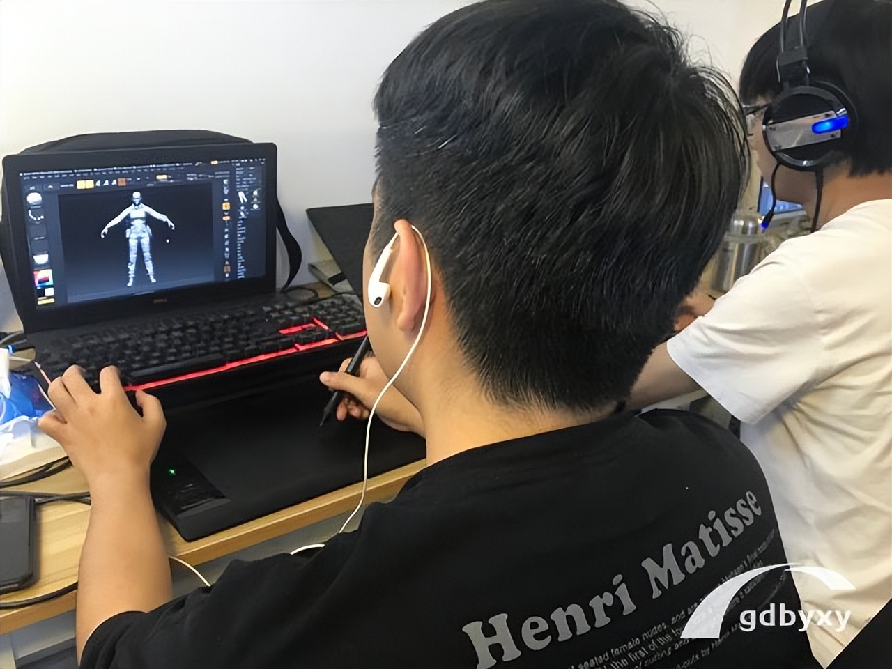 广州白云工商技师学院教你如何未毕业就先实现经济独立！