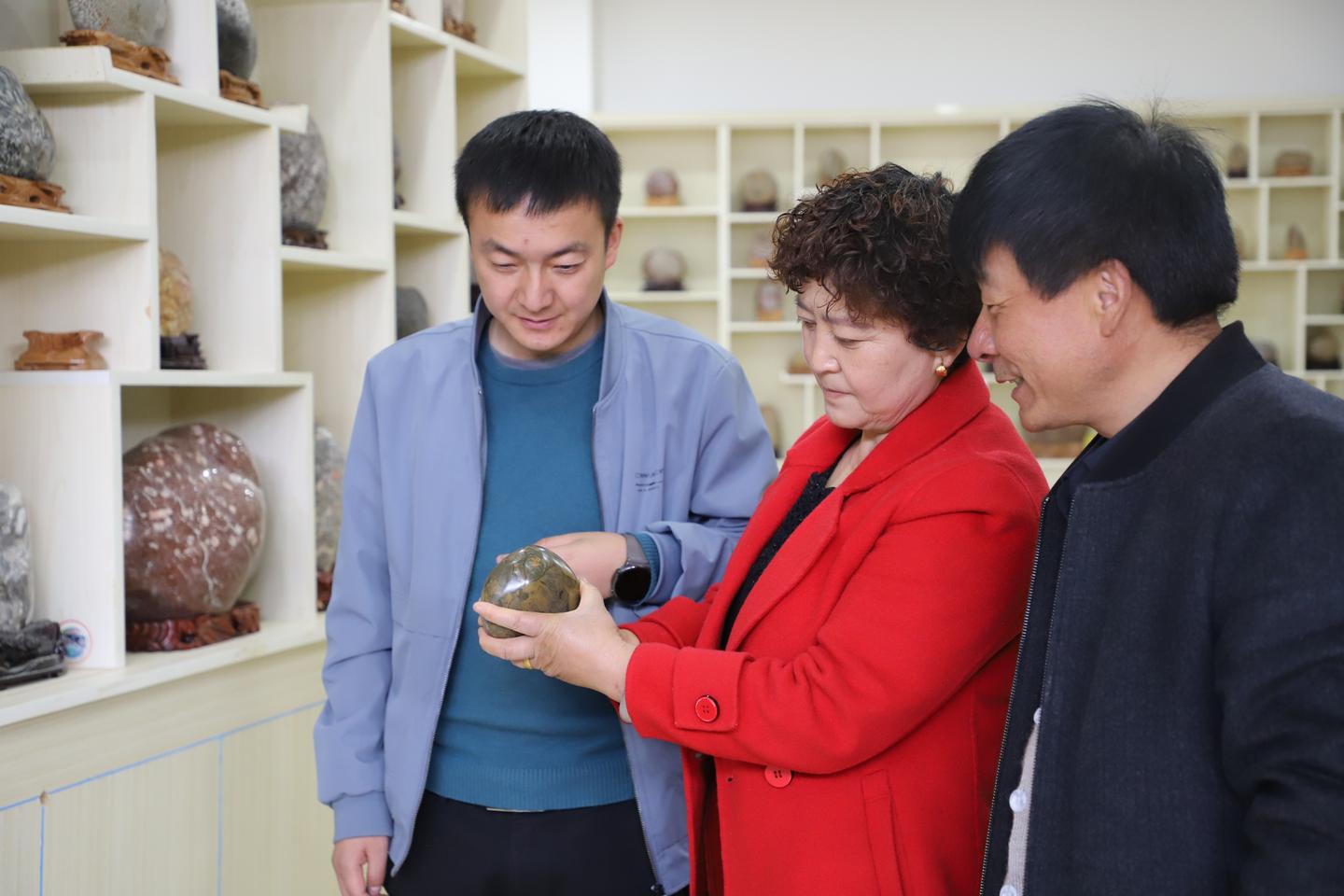 卜发荣和他的“奇石”情结