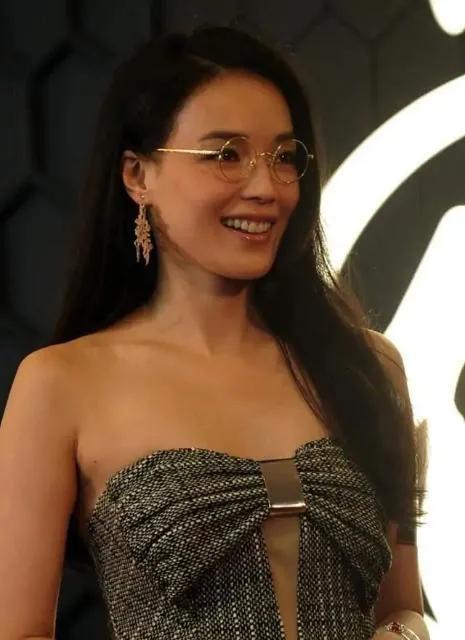 “三级片女神”舒淇：15岁“一脱成名”，40岁结婚，备孕五年