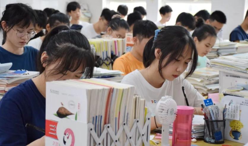 学霸是靠题海战术吗,高三学霸靠题海战术成长