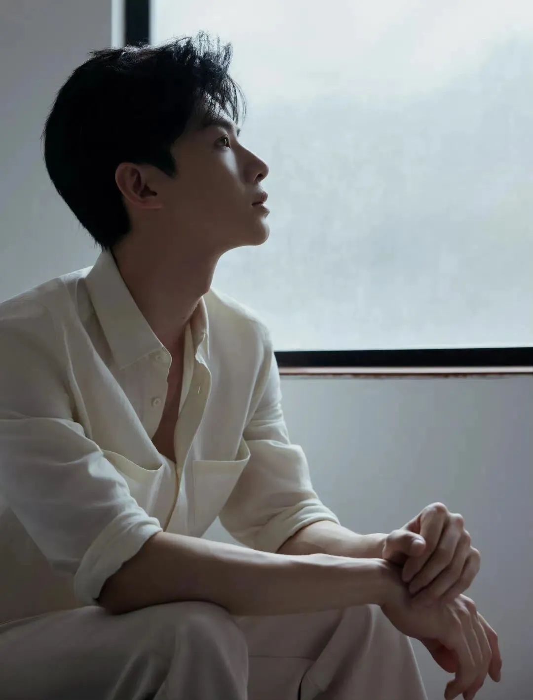 男生干净痞帅的冬季穿搭白色系,夏季粉色系穿搭男生