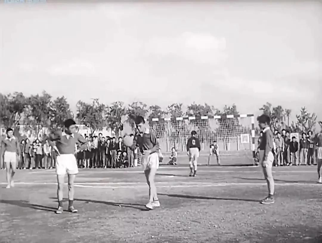 老电影海燕,老电影两个小足球队1956插曲