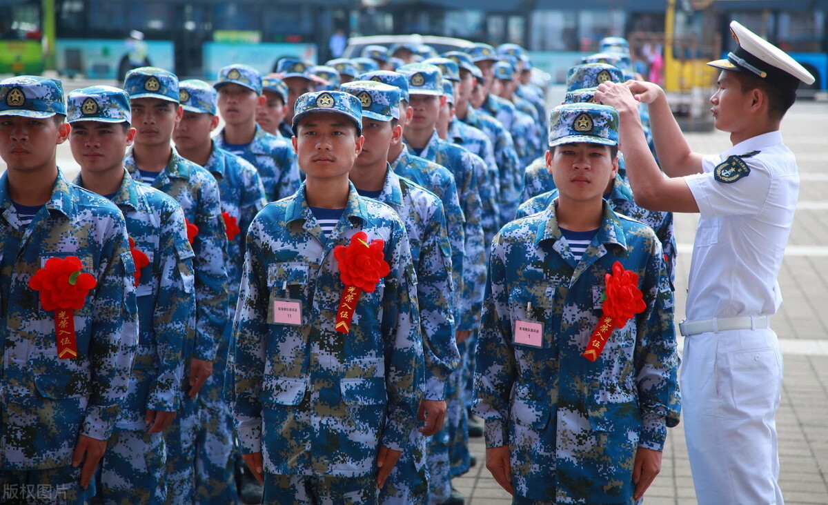 作为大学毕业生，在央企上班，选择当兵怎么样？可以这样考虑