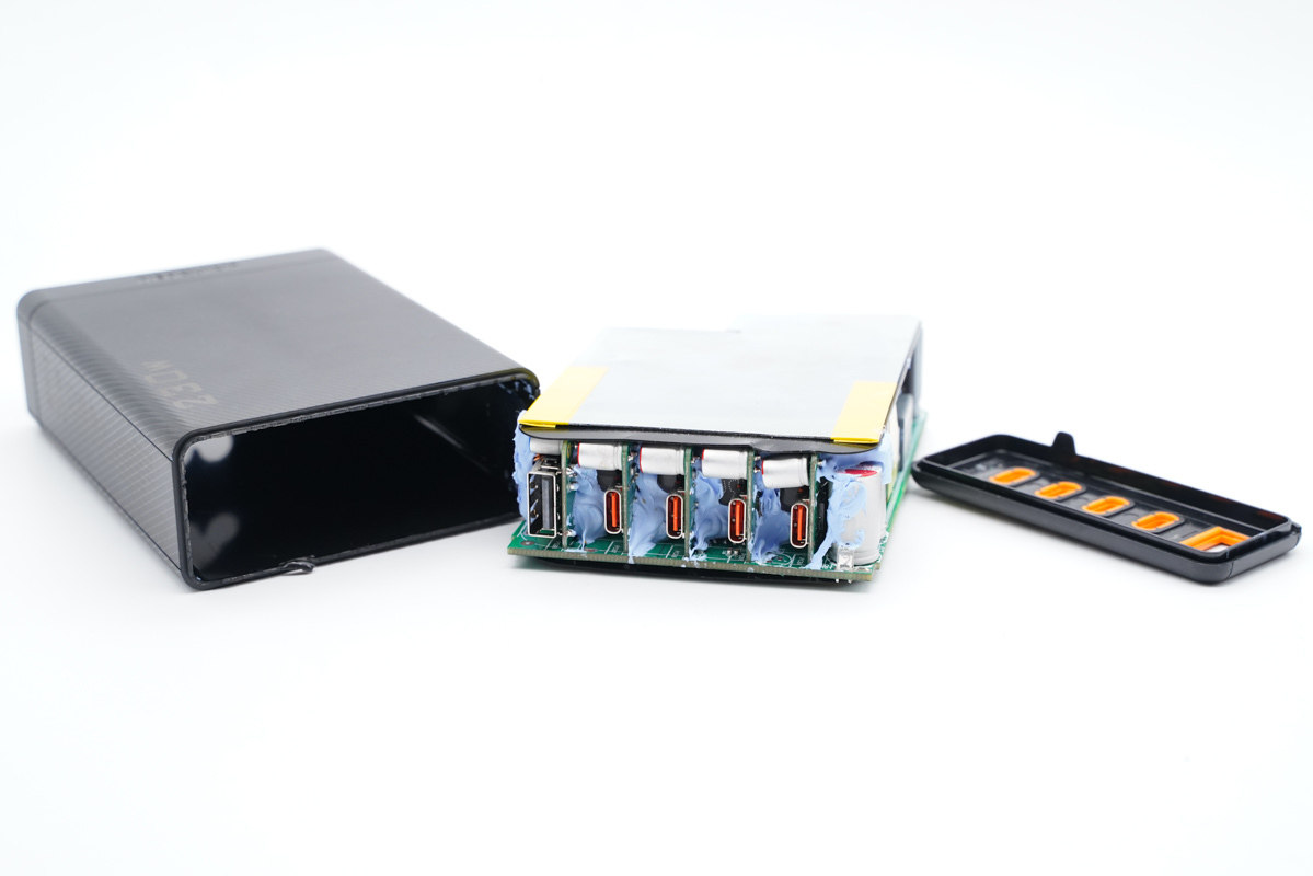 4C1A五个口，总功率达230W，华科生230W桌面充拆解