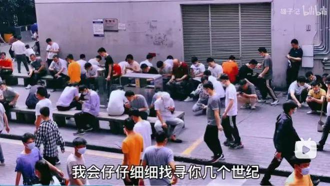 富士康流水线工人真实故事,富士康打螺丝小伙拍视频月入10万