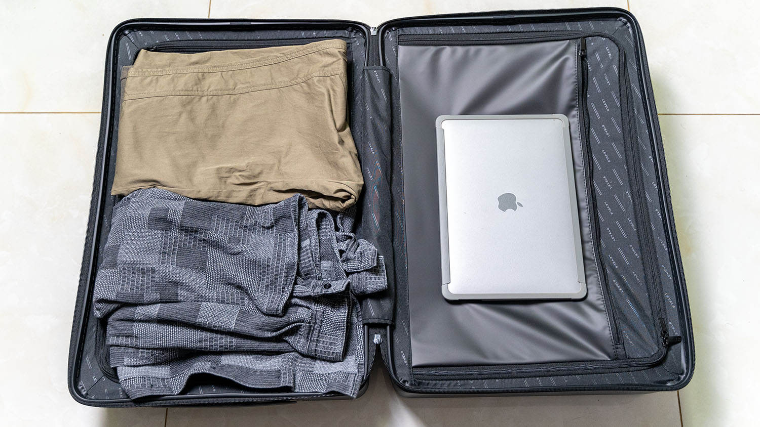 商旅人用这样的旅行箱更好，地平线8号城市脉搏旅行箱体验