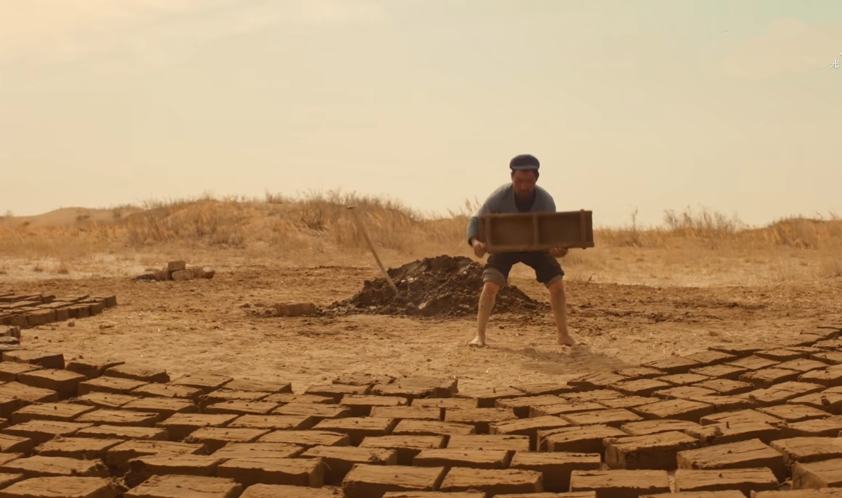 《隐入尘烟》被下架大可不必，其实可以正视研究改进它