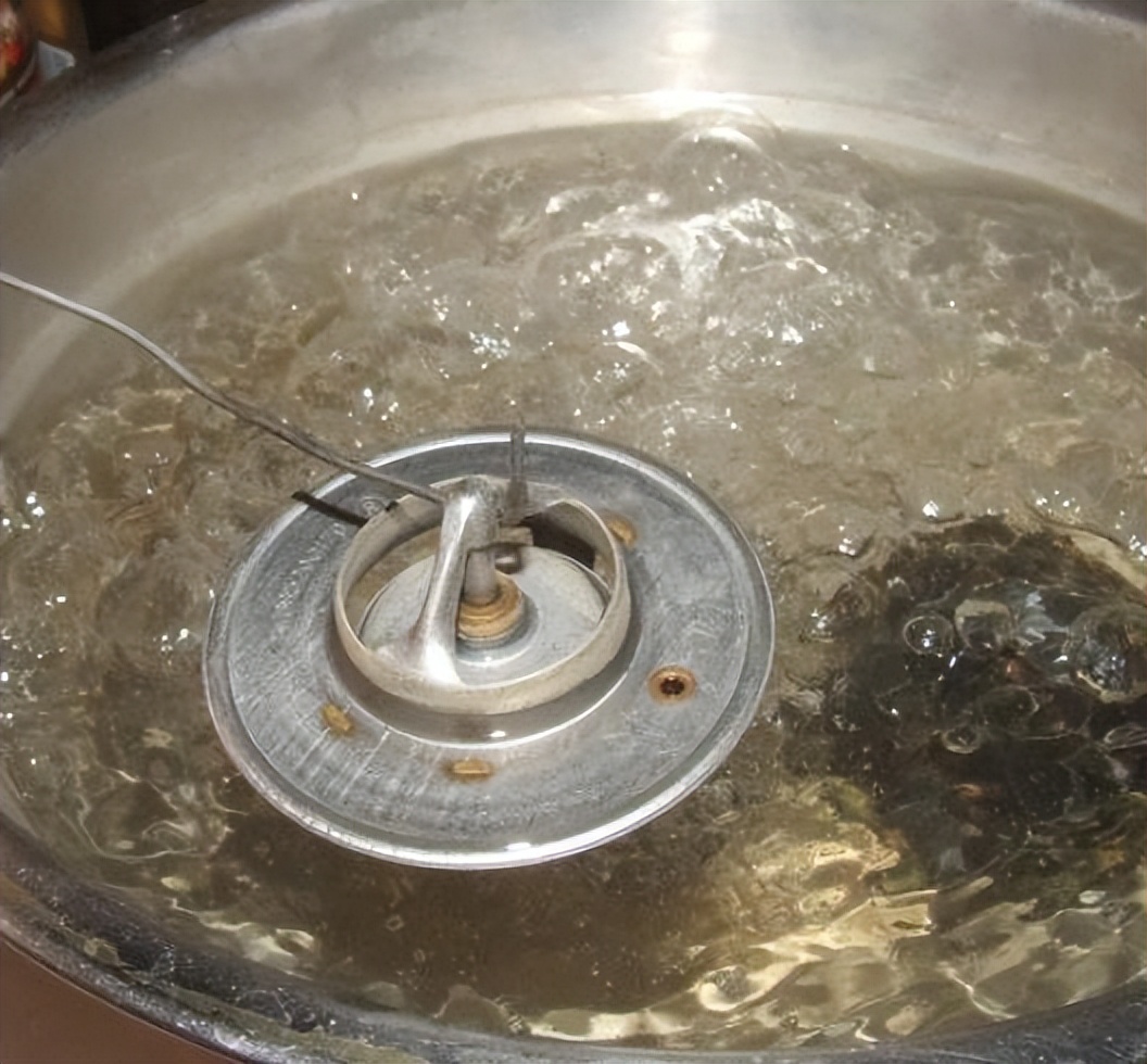 夏天发动机水温高原因,夏季发动机水温高危害