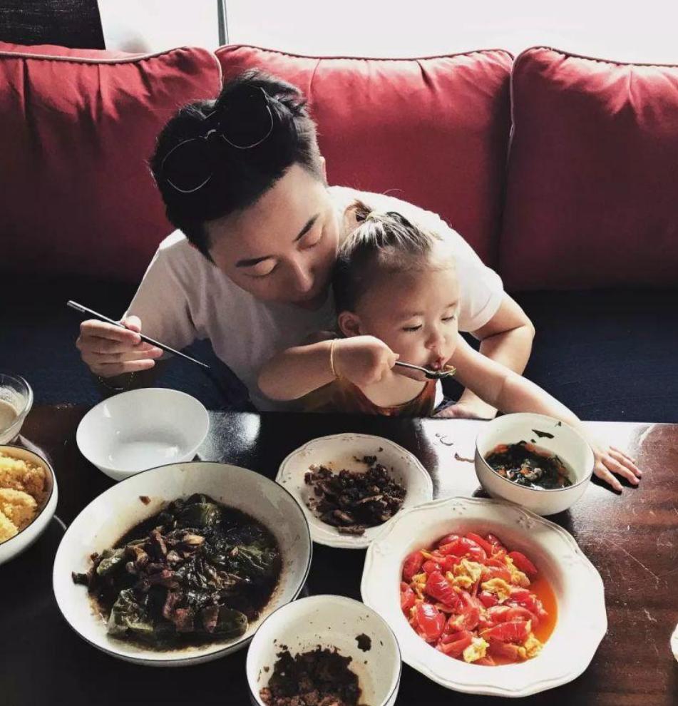 女子花50万生混血宝宝,50万精子生下混血儿