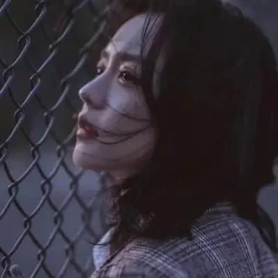 大家都笑她傻，二婚，嫁给一个令人鄙夷的男人，还倒贴60万卖房款