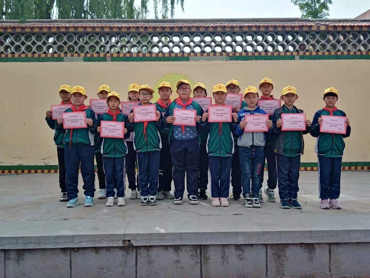 乐享体育足球,小学生足球比赛颠球