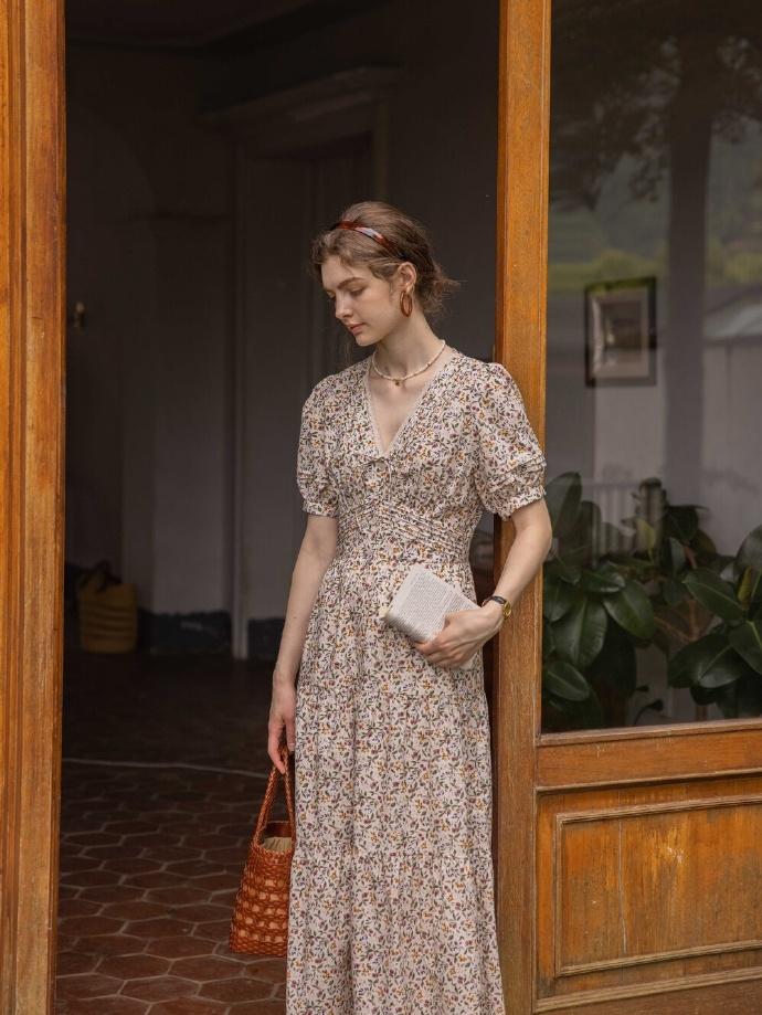 小草编包方包怎么搭配好看,洋气精致草编包小个子百搭