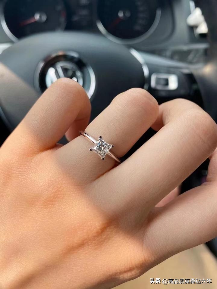 莫桑钻跟钻石区别很大吗莫桑钻和钻石的三个区别