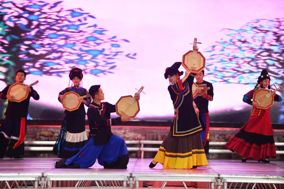 峨边黑竹沟篝火晚会,火把节彝族打歌展演