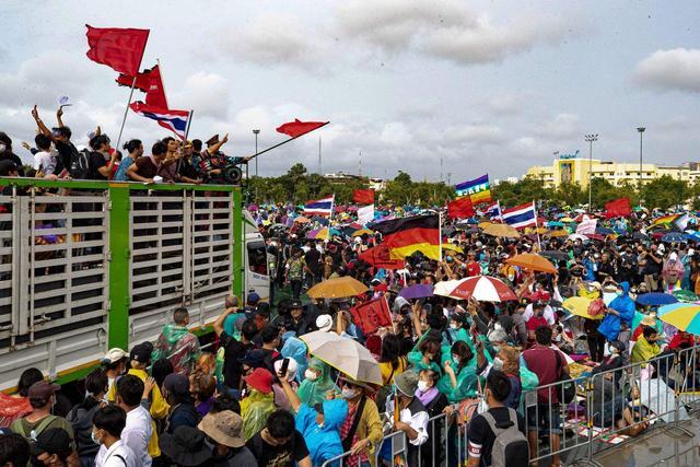 泰国的国王有实权吗,泰国国王和军方谁有实权