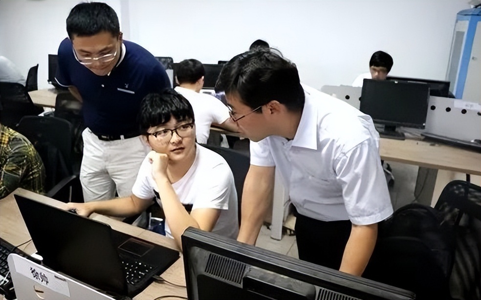 985计算机毕业生月薪3000,985计算机本科真实就业现状