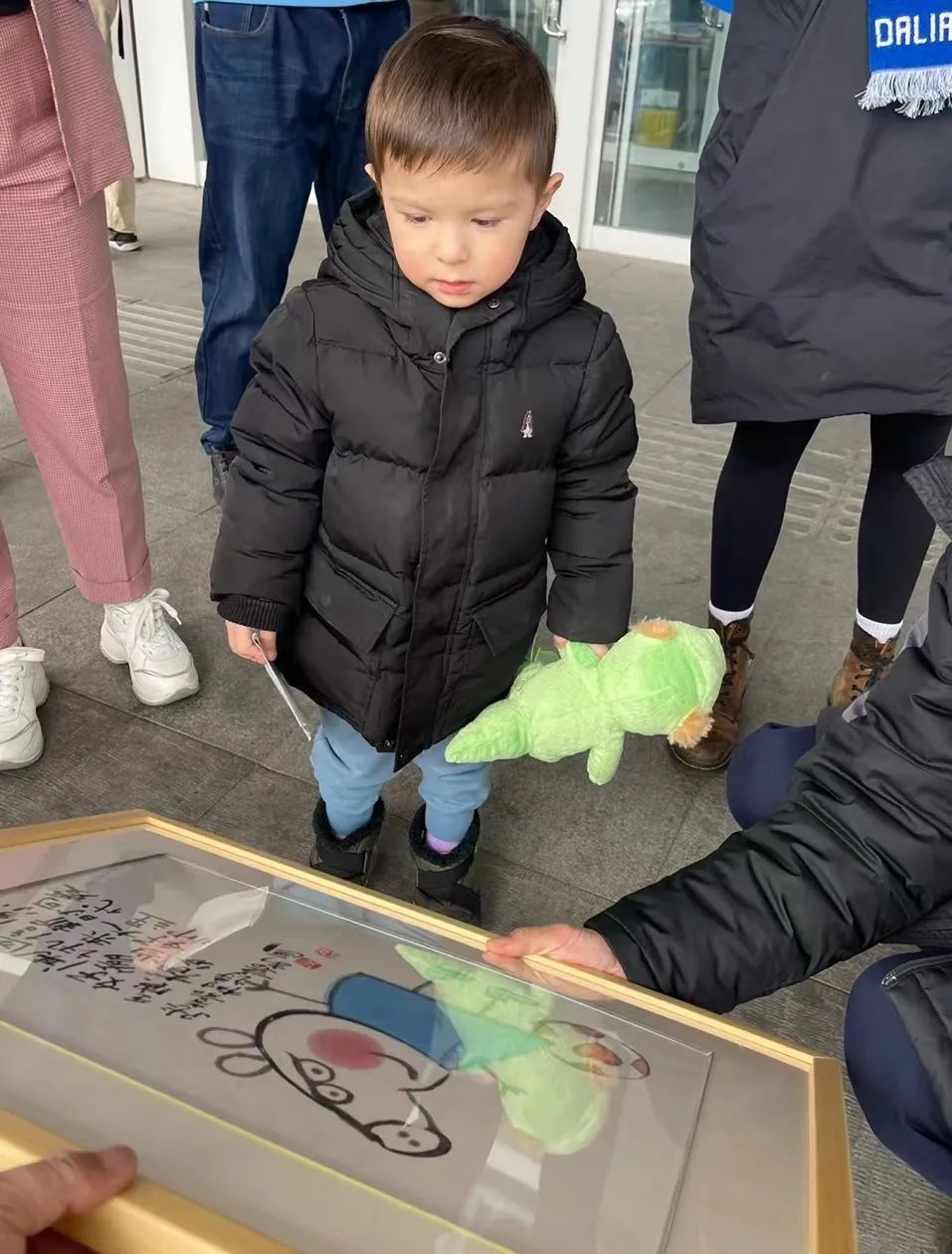 大连人谢晖横幅,大连人谢晖给球员鼓劲