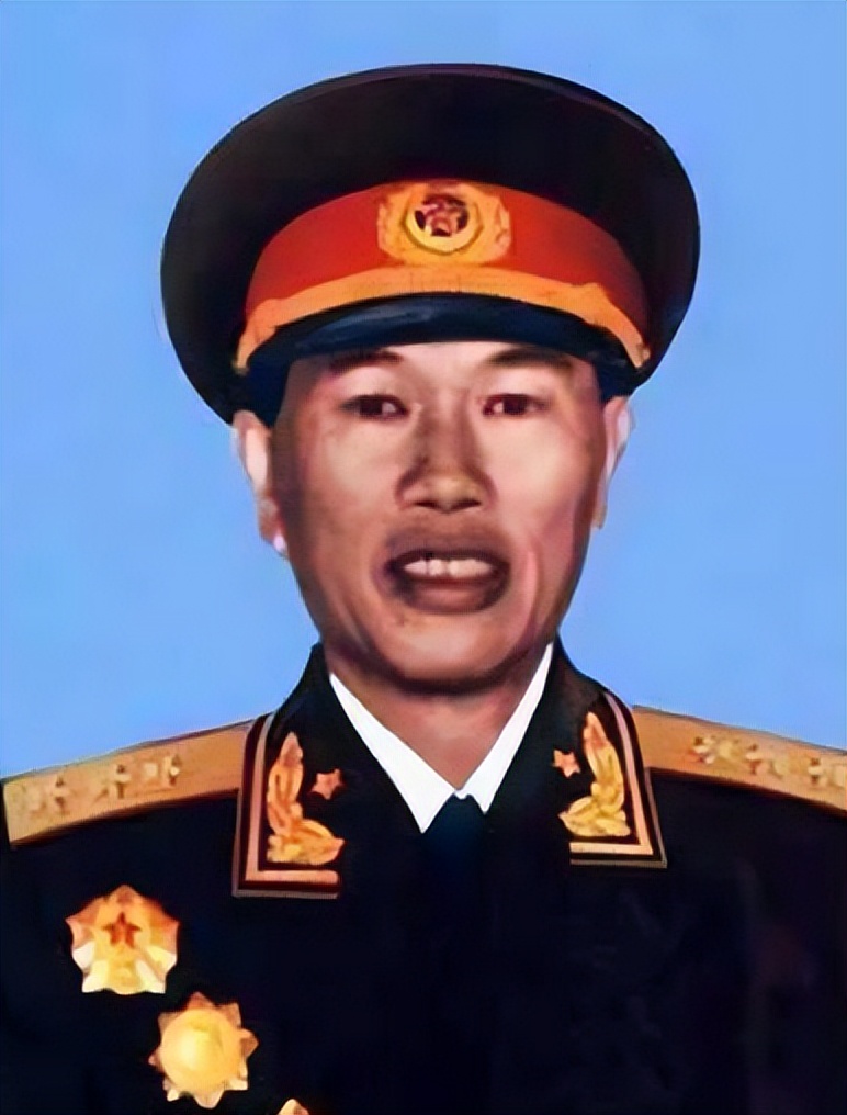 邓华缴获5箱白金龙香烟，仅分毛*东泽**1支，主席笑言：真是财不露白