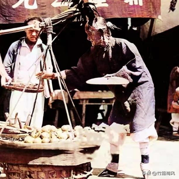 女子为活命，脱下衣服让日本人拍摄，被*辱侮**致死,2