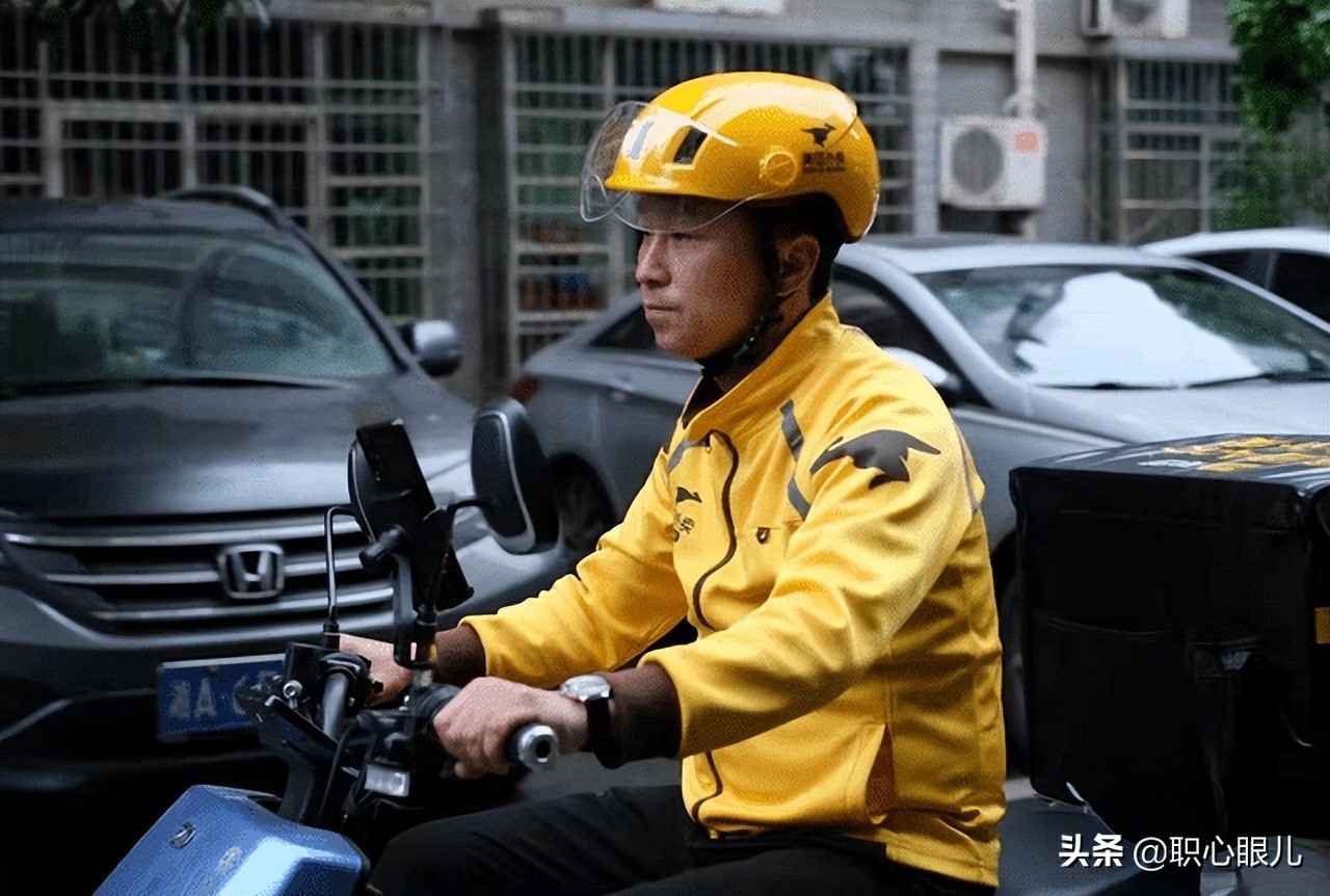 捧铁饭碗还是创业？51岁送外卖的前银行行长，给了我最好的答案