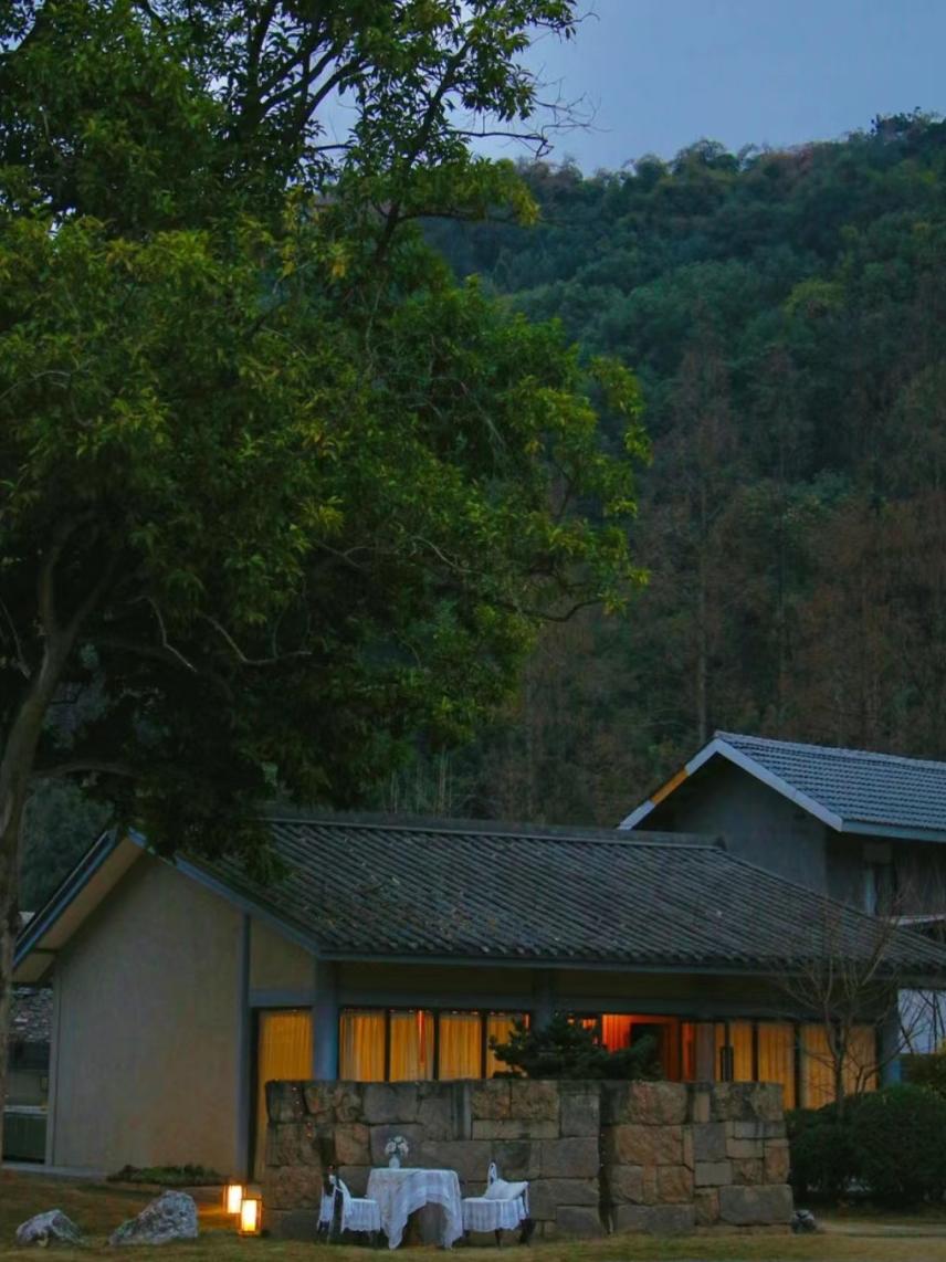 躲进山里民宿,躲在深山老林的民宿