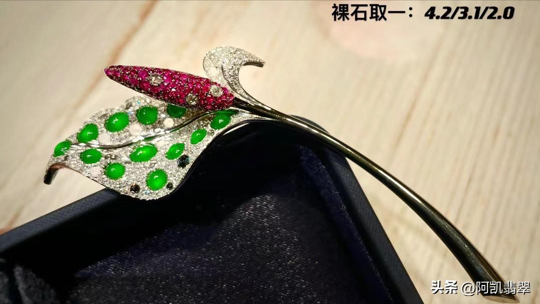 假翡翠用紫外线灯照有什么反应,紫外线照射翡翠的检测方法