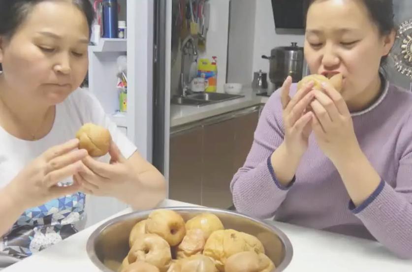 “吃不起就别买,自我感动绑架谁”,因为一颗芒果,母爱翻车了