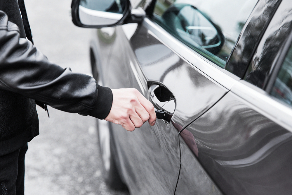 个人借款质押汽车流程,用别人的车可以去民间质押借款吗